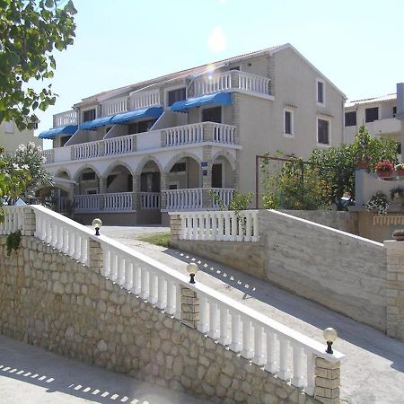 Apartments Vozab Pag Town Exterior foto